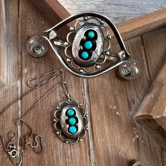 Shadowbox Turquoise Jewelry Set - Picture 2 of 6